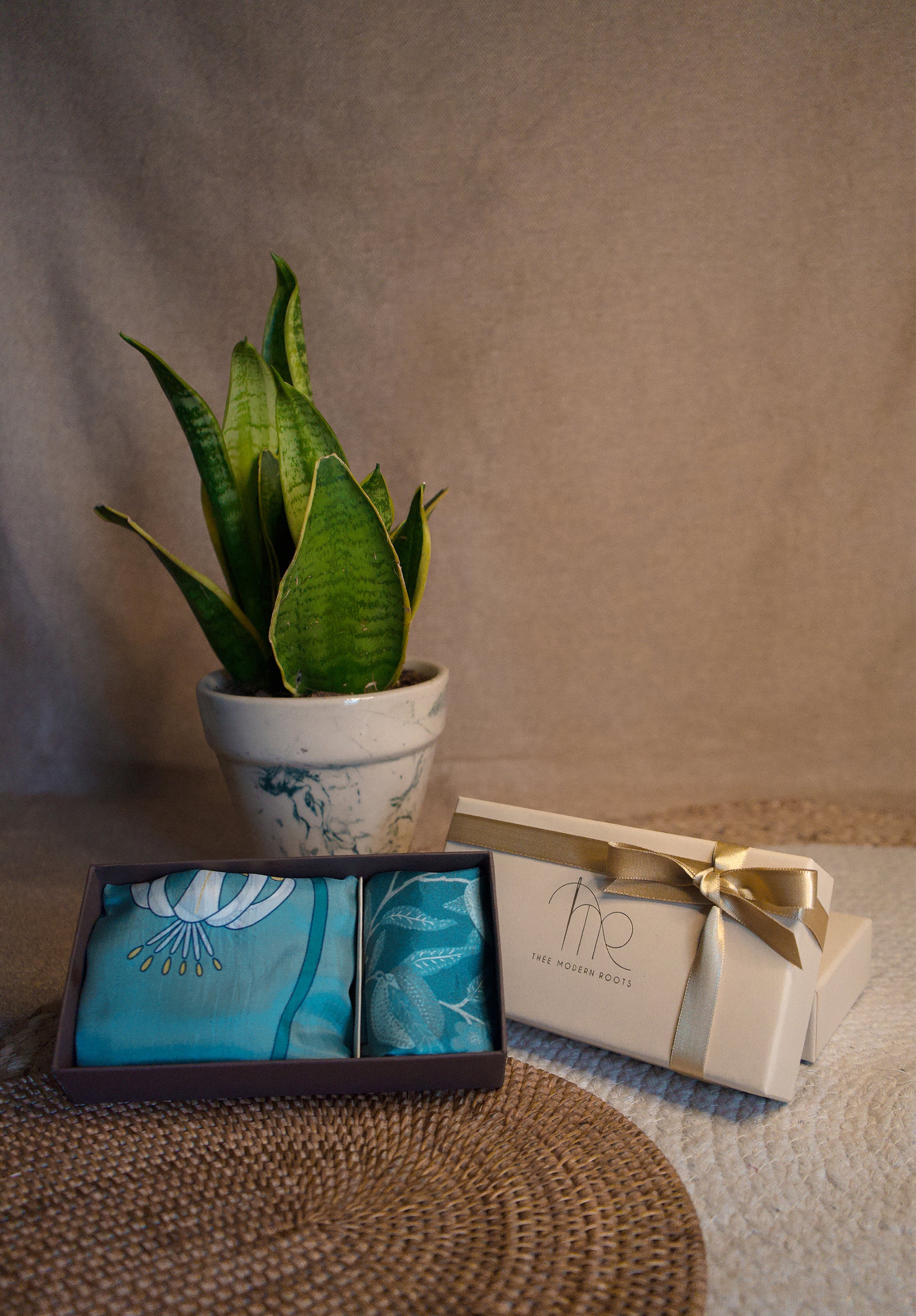 Casablanca, the combo of Silk Pocket Square and Silk Stole