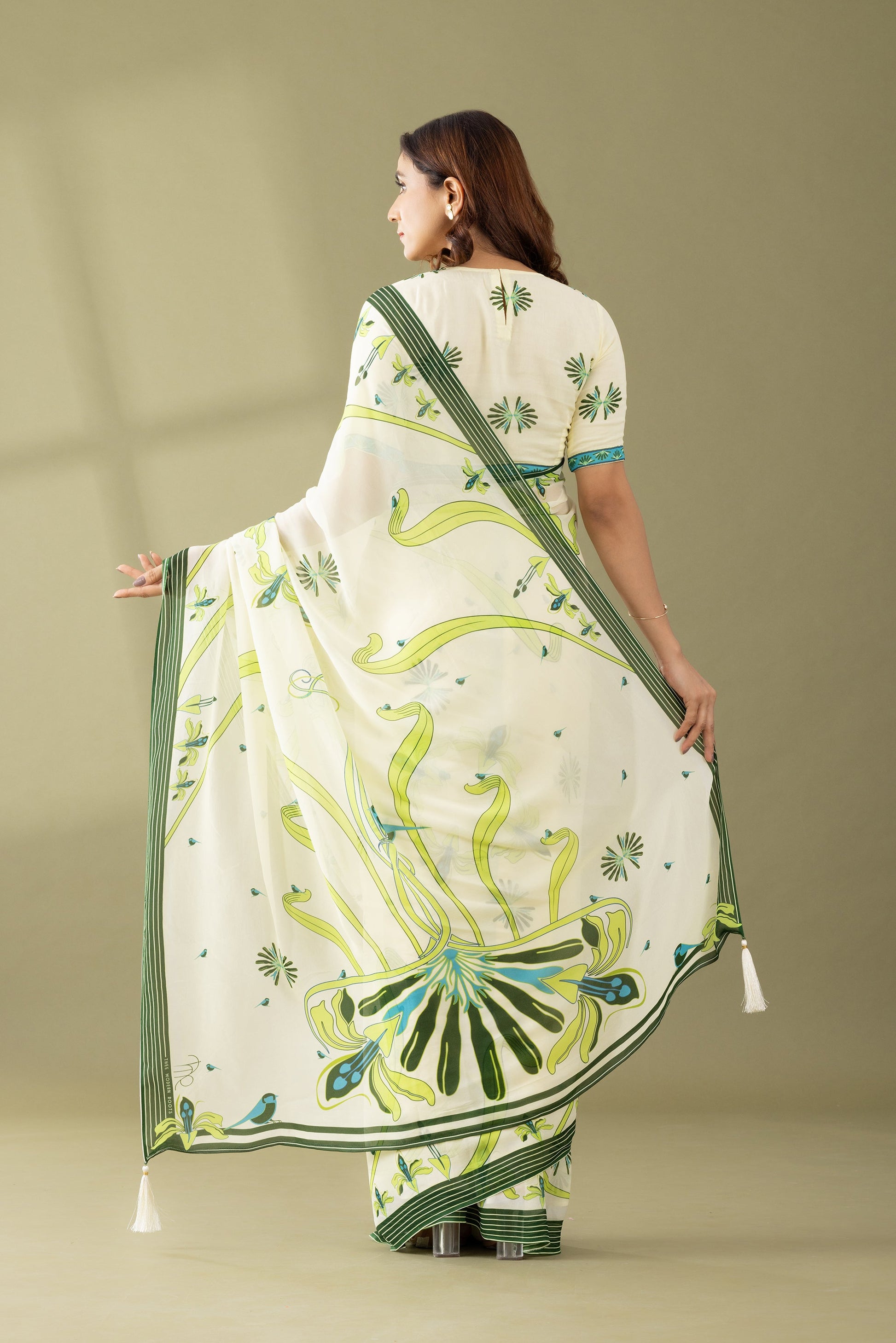 Kaleidoscope Garden Ivory Printed Georgette Saree
